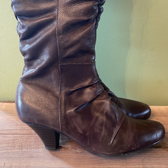Rinaldi brown mid-calf “slouch detail” boots. - Picture 5 of 12